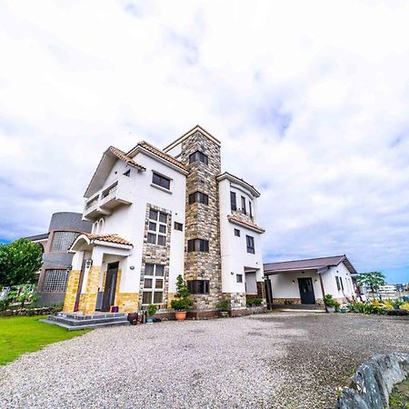 Aurora Castle Guest House Luodong Exterior photo