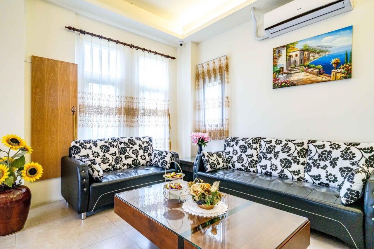 Aurora Castle Guest House Luodong Exterior photo