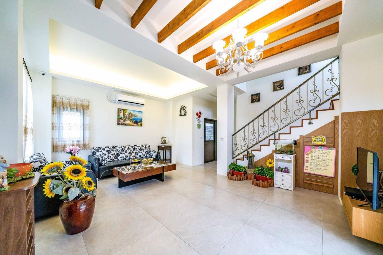 Aurora Castle Guest House Luodong Exterior photo